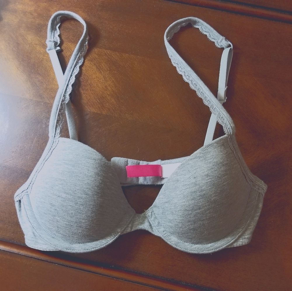 T-shirt Demi Bra NWOT